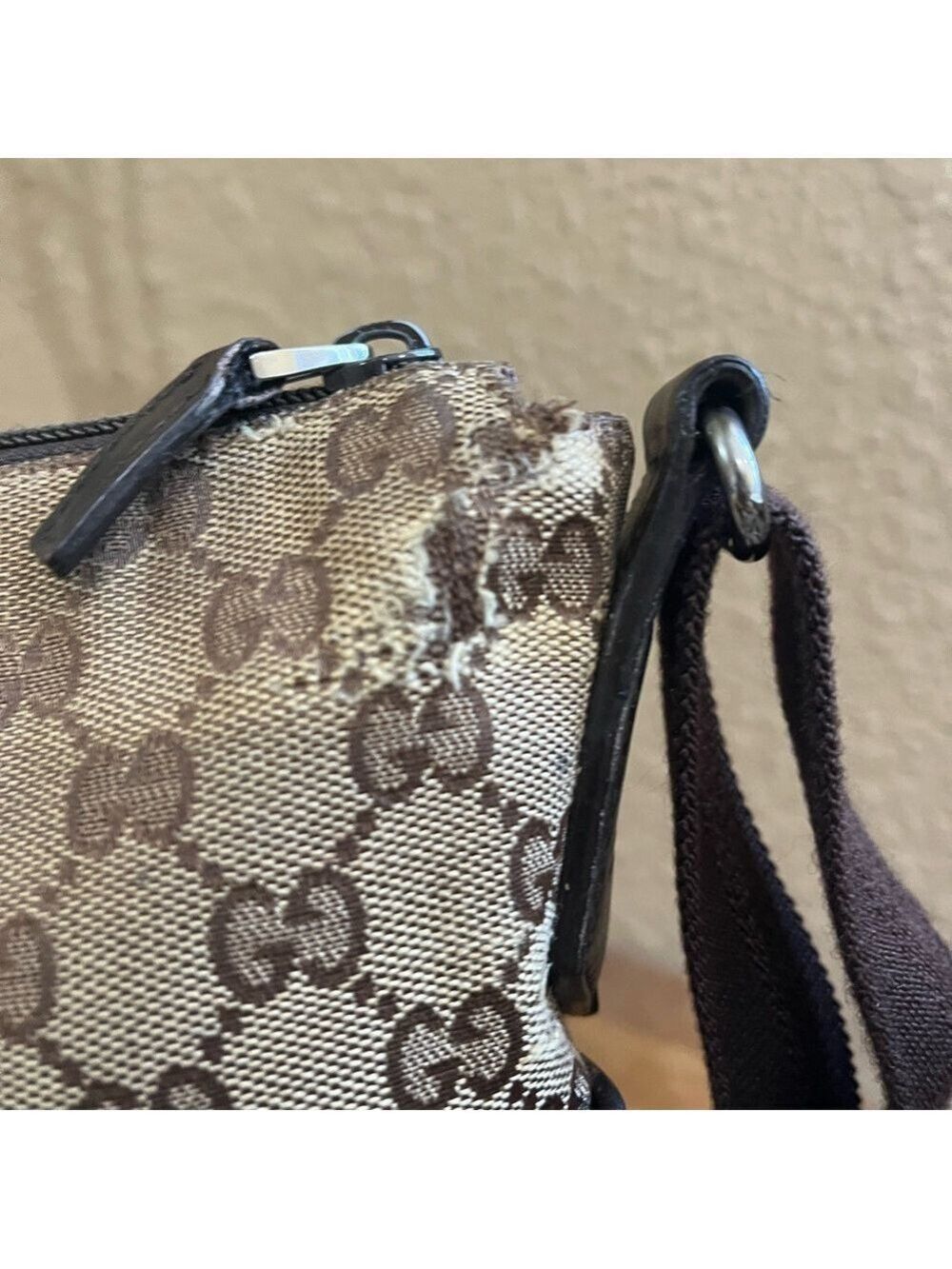 GUCCI MONOGRAM BROWN MESSENGER SLING BAG - Picture 3 of 16